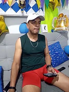 latinmartin73 online show from October 4, 2025, 2:24 am