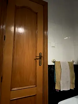 jovenestraviesos online show from October 24, 2025, 5:34 pm