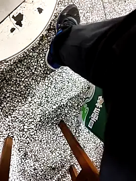 huzi518 online show from November 1, 2025, 10:42 am