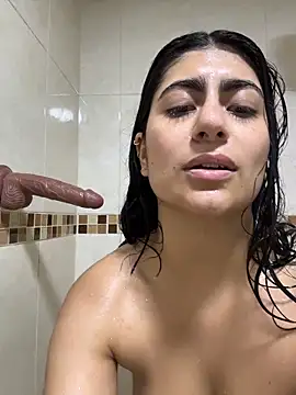 miakhalifaaa  online show from February 21, 2026, 9:28 pm