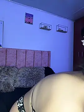 miakhalifaaa  online show from October 11, 2025, 8:43 pm