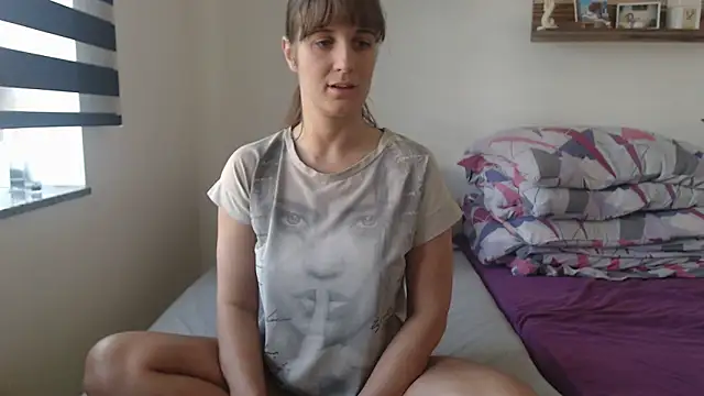 jennifer11772 online show from April 24, 2026, 11:01 am