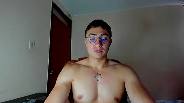 Leoknight online show from February 10, 2025, 9:36 pm