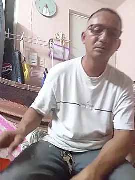 Andresguz35 online show from November 3, 2025, 3:56 am