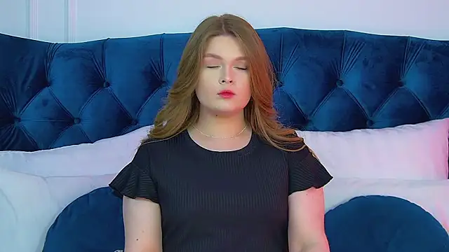 CrystalLyons online show from June 1, 2026, 6:18 pm