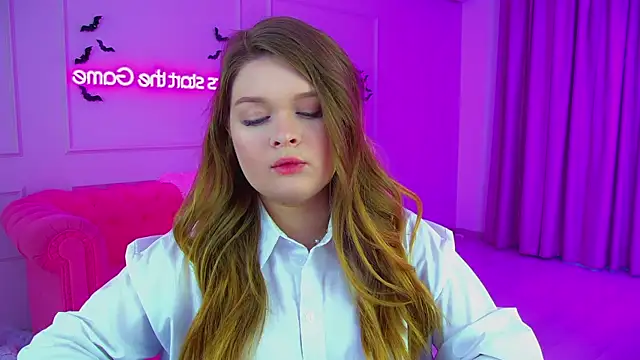 CrystalLyons online show from October 24, 2025, 11:09 am