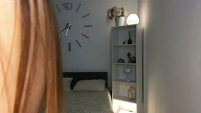 aryamirelle online show from February 13, 2025, 9:17 pm