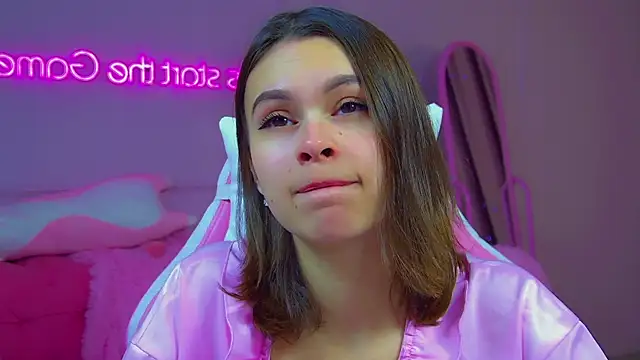 PollyLanders online show from October 12, 2025, 6:31 pm