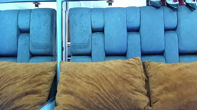 JESSYCORTES online show from September 22, 2025, 2:01 pm