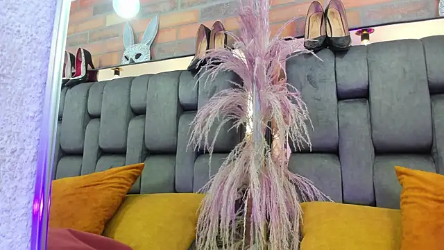 JESSYCORTES online show from October 18, 2025, 4:31 pm