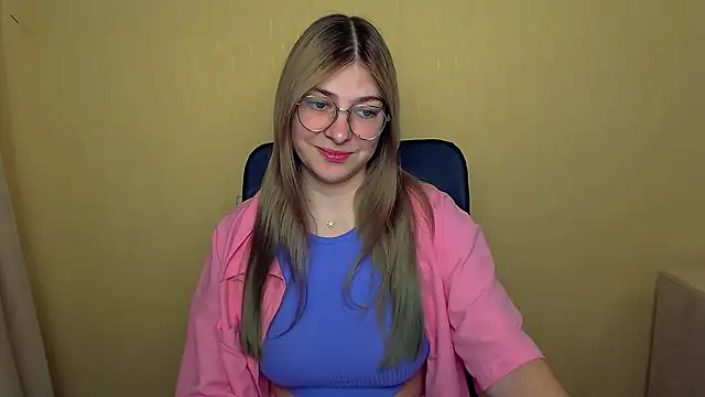 Luna Lush  online show from October 7, 2025, 9:54 am