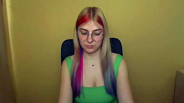 Luna Lush  online show from March 22, 2025, 11:32 am