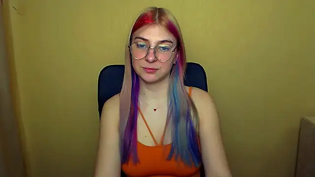 Luna Lush  online show from March 19, 2025, 8:45 am