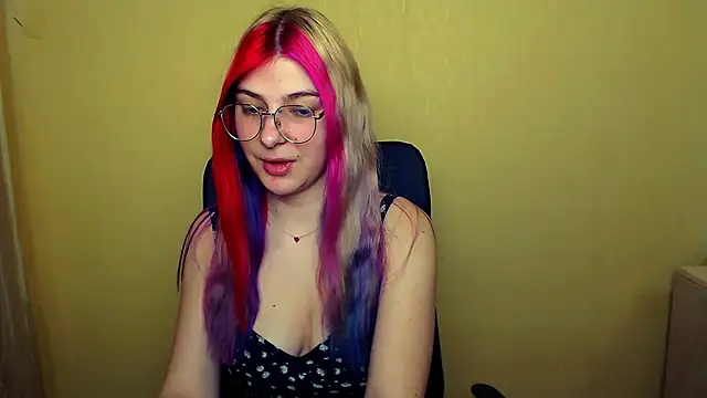 Luna Lush  online show from February 26, 2025, 9:12 am