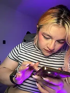 SophiaWeestt99 online show from July 9, 2026, 3:40 am