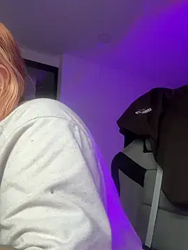 SophiaWeestt99 online show from July 11, 2026, 1:50 am