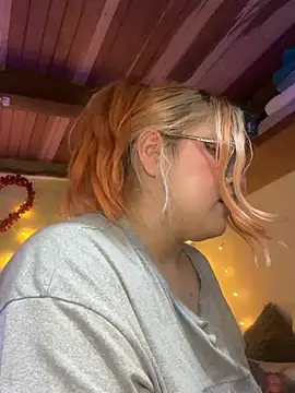 SophiaWeestt99 online show from February 26, 2026, 3:06 am