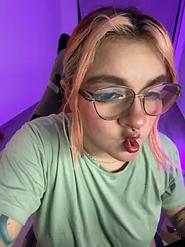 SophiaWeestt99 online show from June 25, 2026, 1:25 am