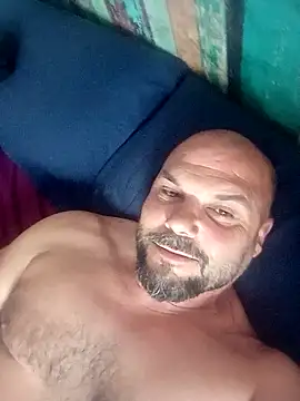 Snapshot of Javierchico chatting on May 10, 2026, 6:28 am Javierchico online show from May 10, 2026, 6:28 am
