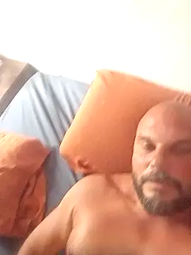 Javierchico online show from June 24, 2026, 3:43 pm