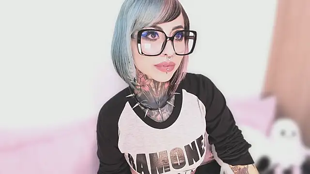 NikkiRamone online show from October 7, 2025, 10:11 pm