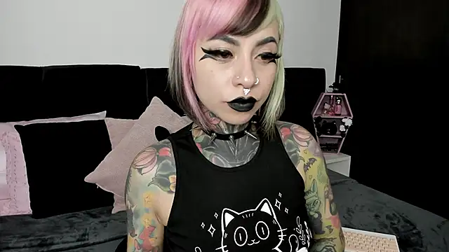 NikkiRamone online show from February 13, 2025, 2:34 am