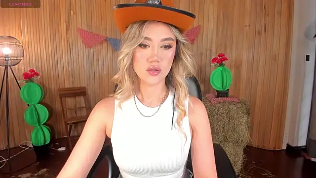 RebeccaHudson online show from July 3, 2026, 7:31 pm