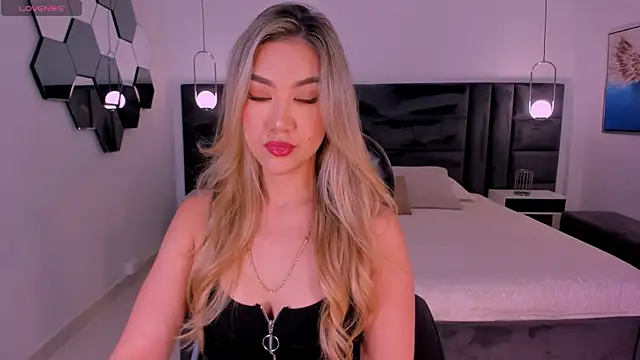 RebeccaHudson online show from June 15, 2026, 6:40 pm