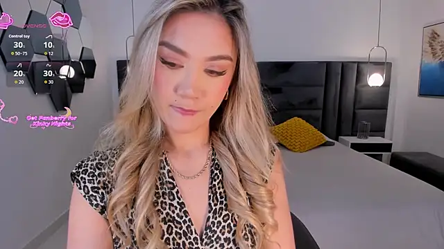 RebeccaHudson online show from June 27, 2026, 11:38 am