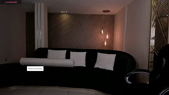 RebeccaHudson online show from April 27, 2026, 7:34 pm