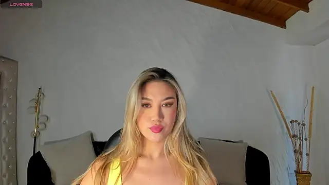 RebeccaHudson online show from June 25, 2026, 7:41 pm