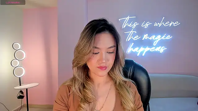 RebeccaHudson online show from October 1, 2025, 7:18 pm