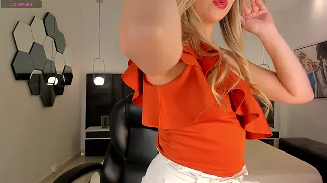 RebeccaHudson online show from June 21, 2026, 6:36 pm