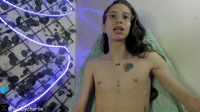 Snapshot of vodkadelulo chatting on March 20, 2026, 6:36 am vodkadelulo online show from March 20, 2026, 6:36 am