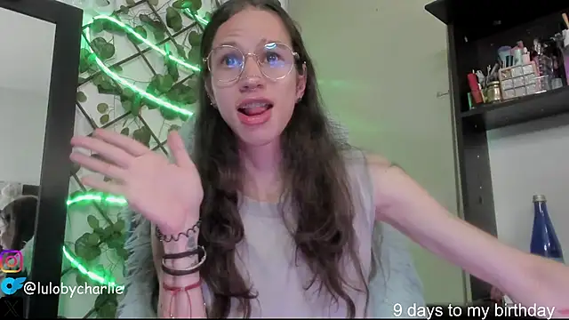 Snapshot of vodkadelulo chatting on February 19, 2026, 8:33 am vodkadelulo online show from February 19, 2026, 8:33 am