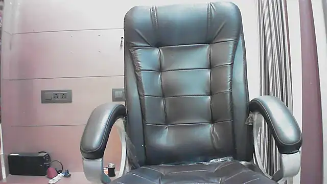 collage hoty online show from September 11, 2025, 4:29 pm