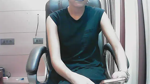 collage hoty online show from September 18, 2025, 4:54 pm