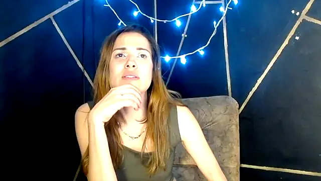 camilawm19 online show from April 2, 2026, 4:35 pm