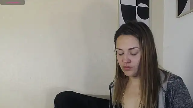 camilawm19 online show from January 17, 2026, 1:04 pm