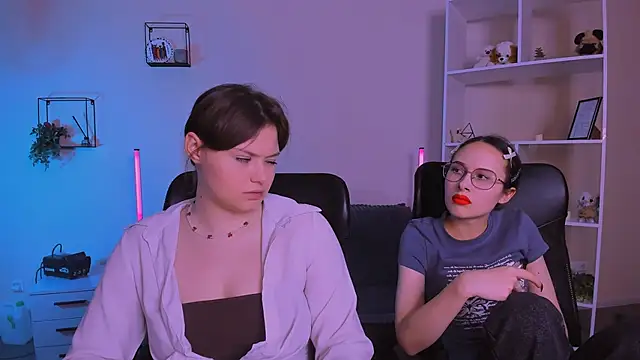 nikole kitt online show from November 9, 2025, 8:02 pm