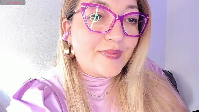 Naty Mature  online show from May 5, 2026, 5:27 pm
