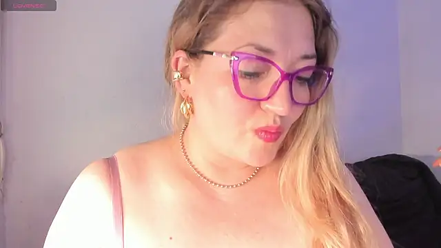 Snapshot of Naty_Mature_ chatting on June 19, 2026, 5:30 pm Naty Mature online show from June 19, 2026, 5:30 pm