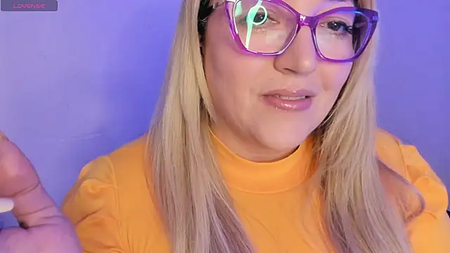 Naty Mature  online show from February 18, 2026, 7:10 pm