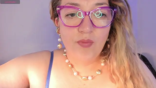 Snapshot of Naty_Mature_ chatting on June 10, 2026, 6:42 pm Naty Mature online show from June 10, 2026, 6:42 pm