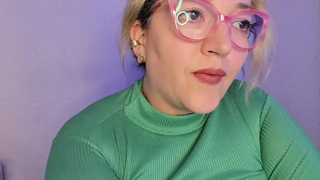 Naty Mature  online show from December 19, 2025, 10:23 pm