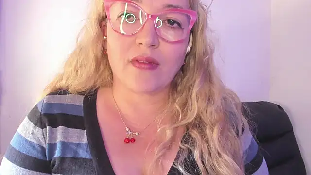 Naty Mature  online show from October 23, 2025, 4:05 pm