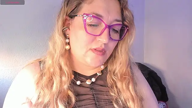 Naty Mature  online show from April 30, 2026, 5:31 pm