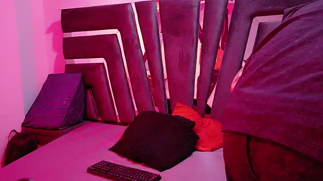 AliceandMax online show from July 25, 2026, 12:22 pm