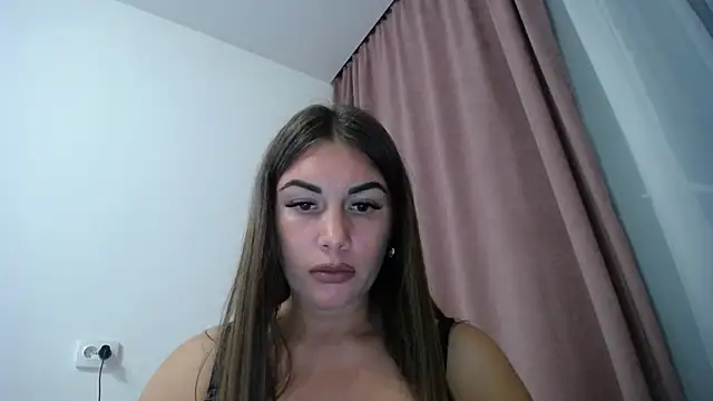 LinaSparks online show from October 8, 2025, 4:08 pm