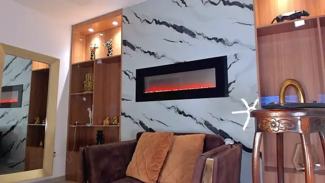 Keila Mendoza online show from November 26, 2025, 5:07 am